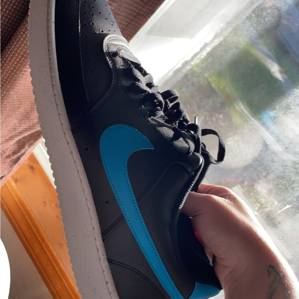Men’s Nike low court vision